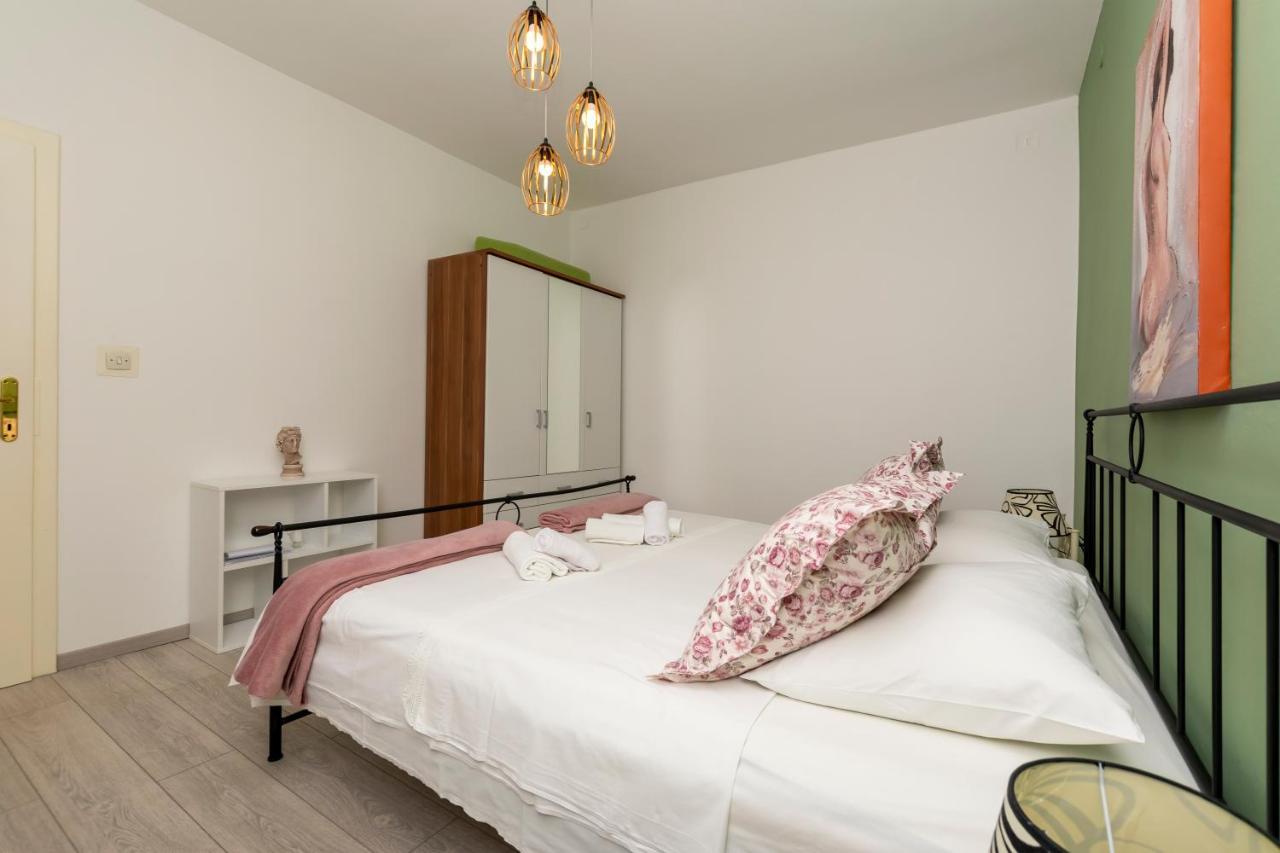 Apartments Villa White House Omiš Exteriör bild