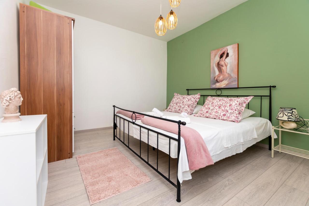 Apartments Villa White House Omiš Exteriör bild