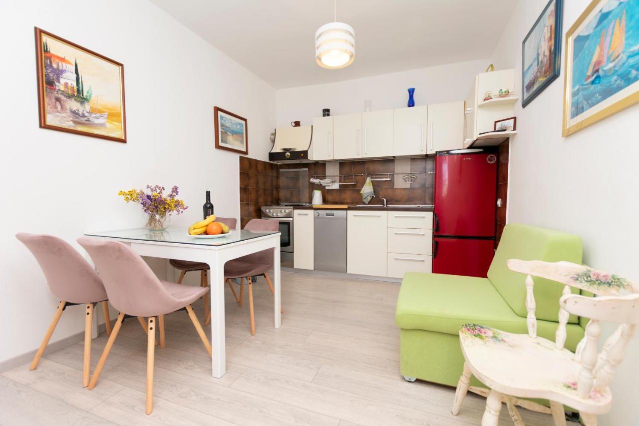 Apartments Villa White House Omiš Exteriör bild
