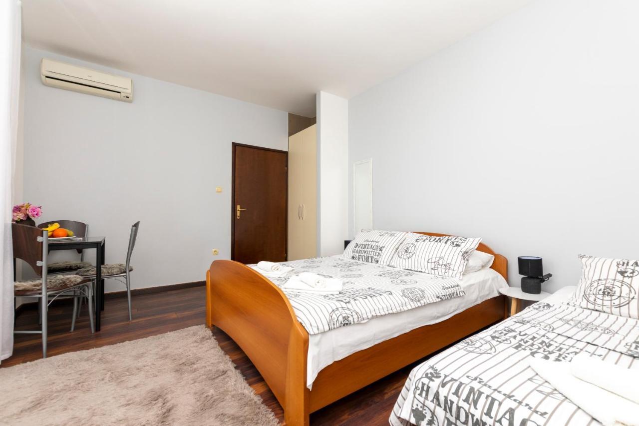 Apartments Villa White House Omiš Exteriör bild