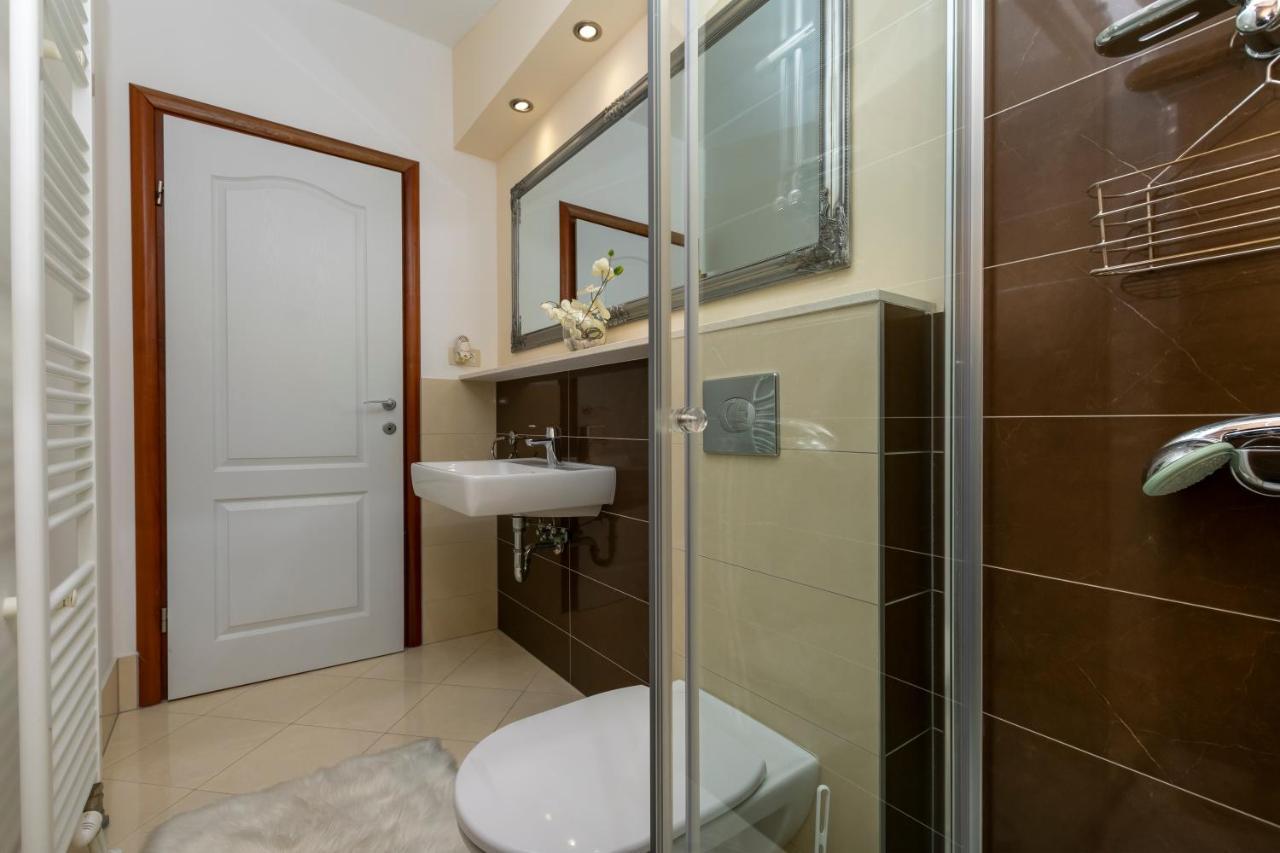 Apartments Villa White House Omiš Exteriör bild