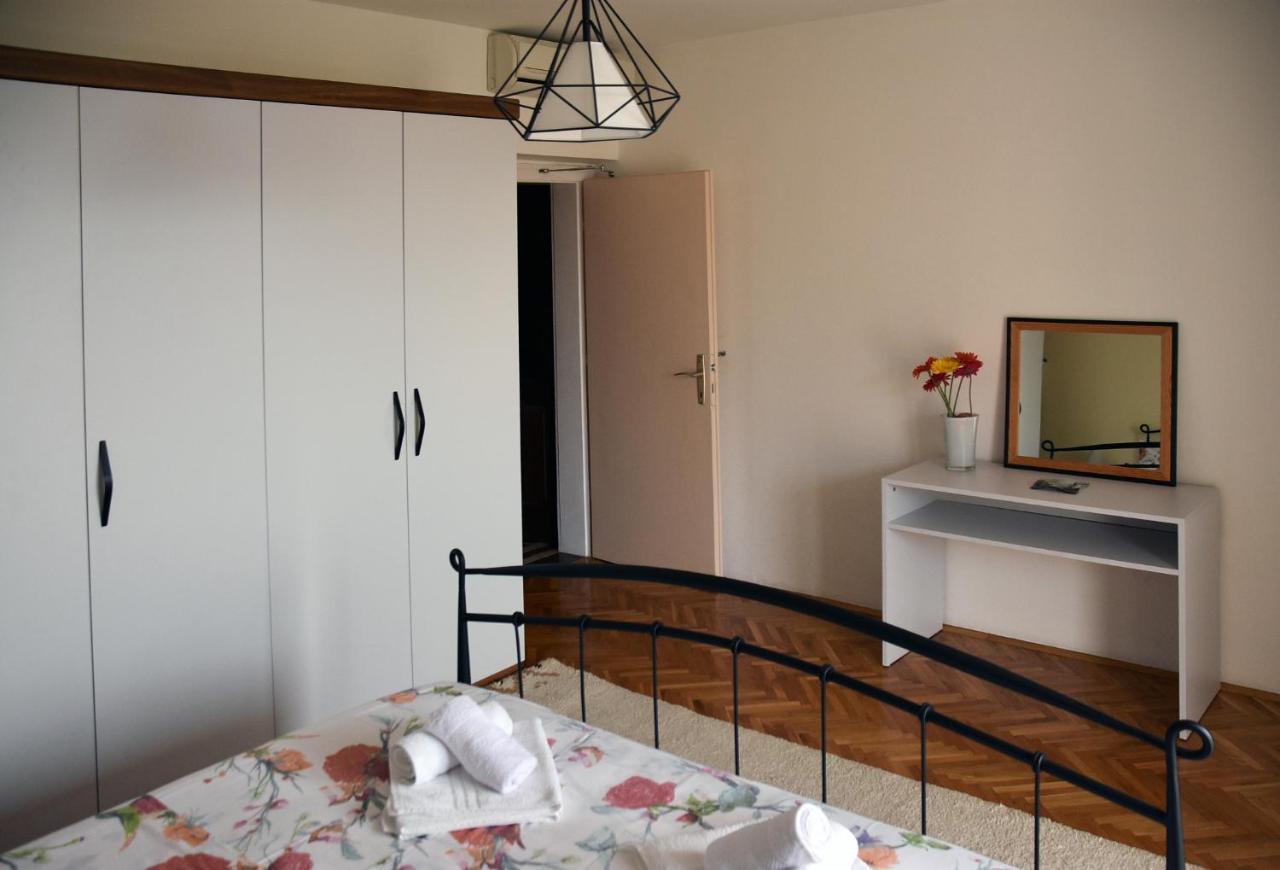 Apartments Villa White House Omiš Exteriör bild