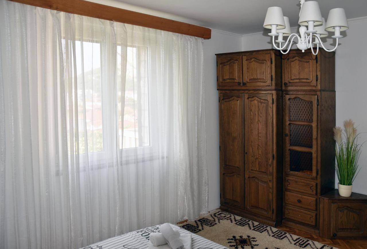 Apartments Villa White House Omiš Exteriör bild