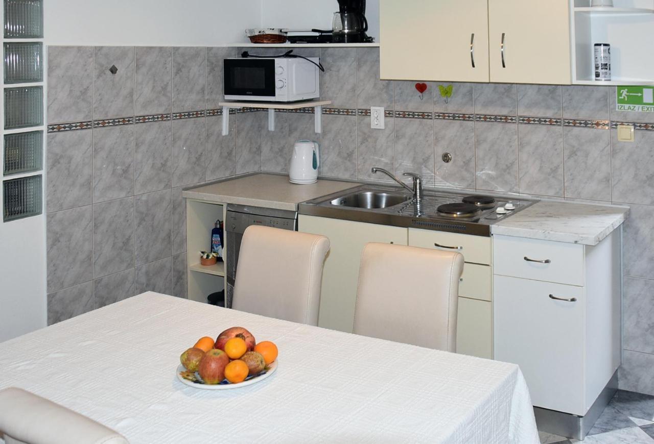 Apartments Villa White House Omiš Exteriör bild