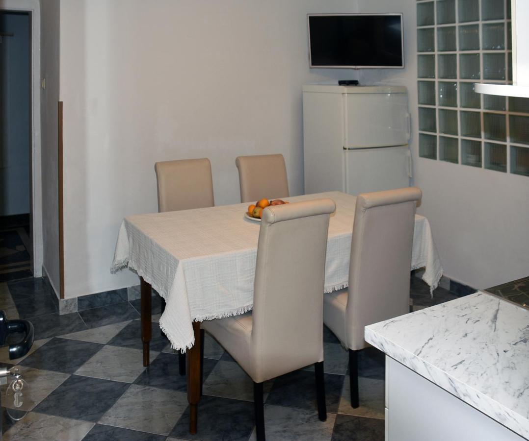 Apartments Villa White House Omiš Exteriör bild