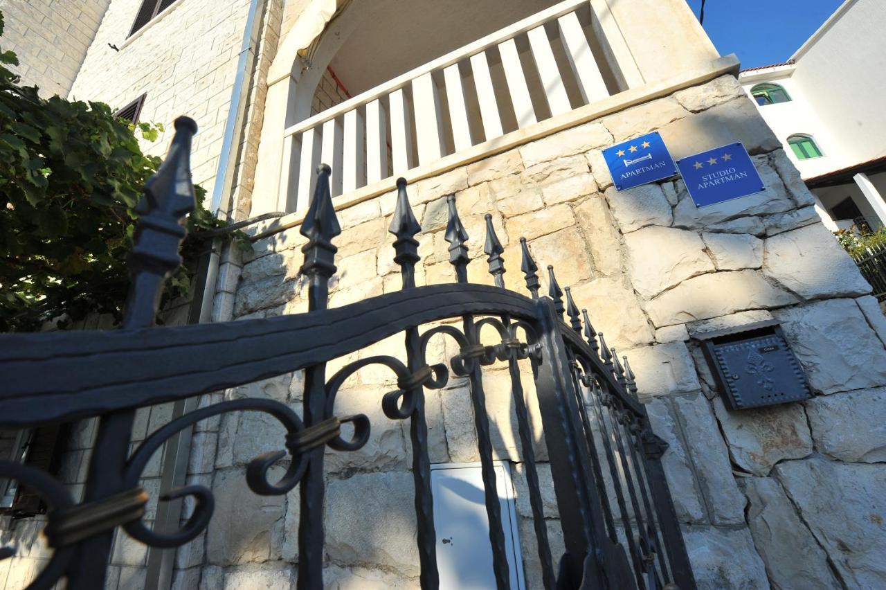 Apartments Villa White House Omiš Exteriör bild
