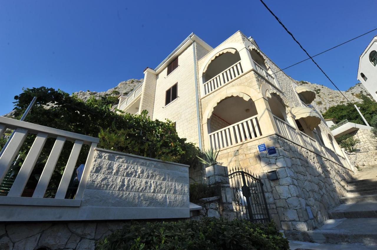 Apartments Villa White House Omiš Exteriör bild